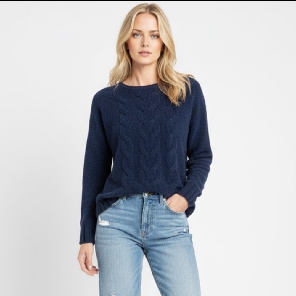Abercrombie & Fitch Women’s Blue Chenille Cable Knit Soft Sweater. XL